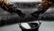 Как дешёвая нефть сжимает экономику России?