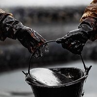 Нефть дешевеет пятый день подряд